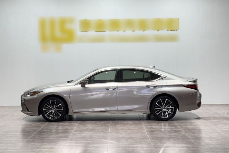 Used Lexus ES 2022 300h Deluxe Edition Exterior 3