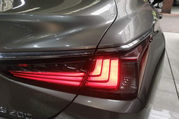 Used Lexus ES 2022 200 Excellence Edition Exterior 3