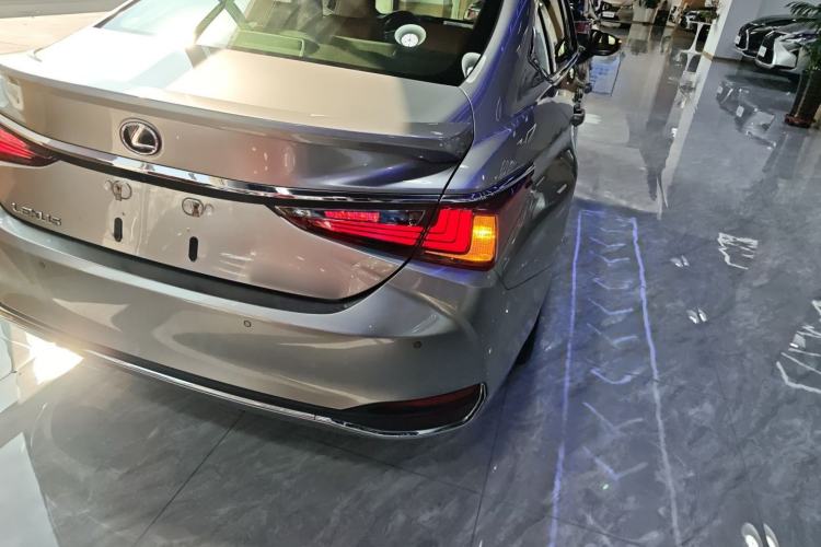 Used Lexus ES 2022 300h Excellence Edition Exterior 3
