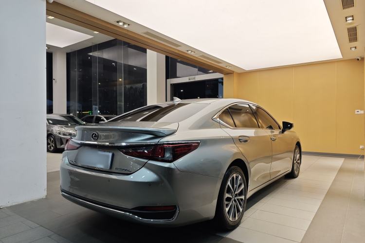 Used Lexus ES 2022 300h Excellence Edition Exterior 5