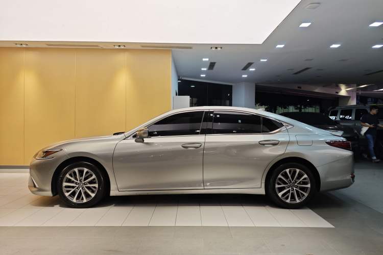 Used Lexus ES 2022 300h Excellence Edition Exterior 8