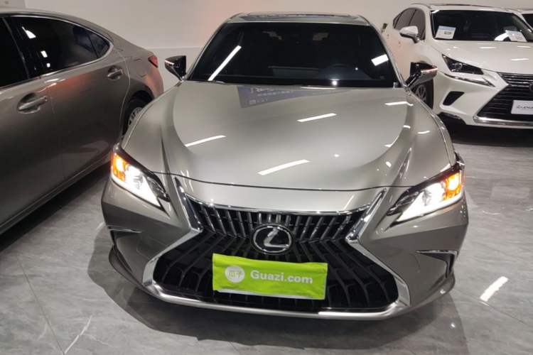 Used Lexus ES 2022 300h Excellence Edition Front