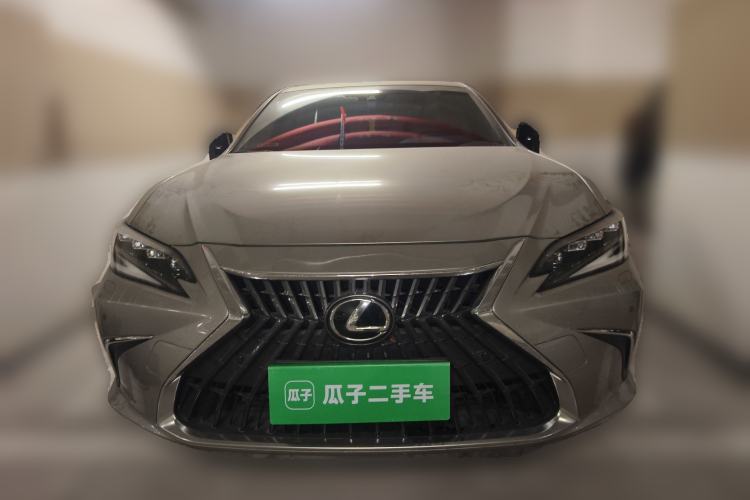 Used Lexus ES 2022 300h Deluxe Edition Front