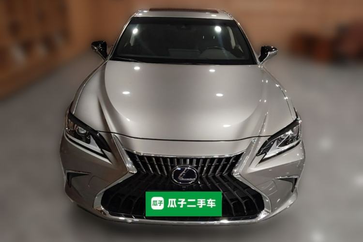 Used Lexus ES 2022 300h Excellence Edition Front