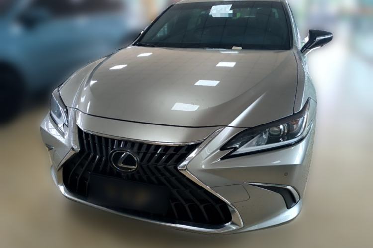 Used Lexus ES 2022 300h Excellence Edition Front