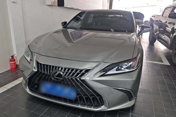 Used Lexus ES 2022 300h Excellence Edition Front