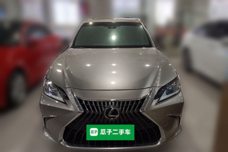 Used Lexus ES 2022 300h Excellence Edition Front