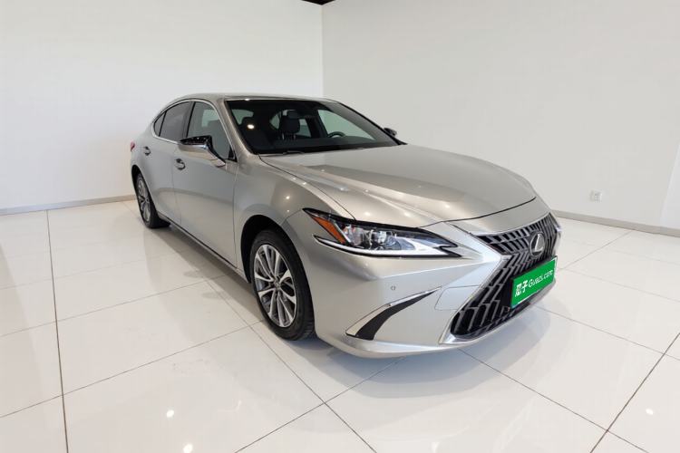 Used Lexus ES 2022 200 Excellence Edition Front Right 45 Deg