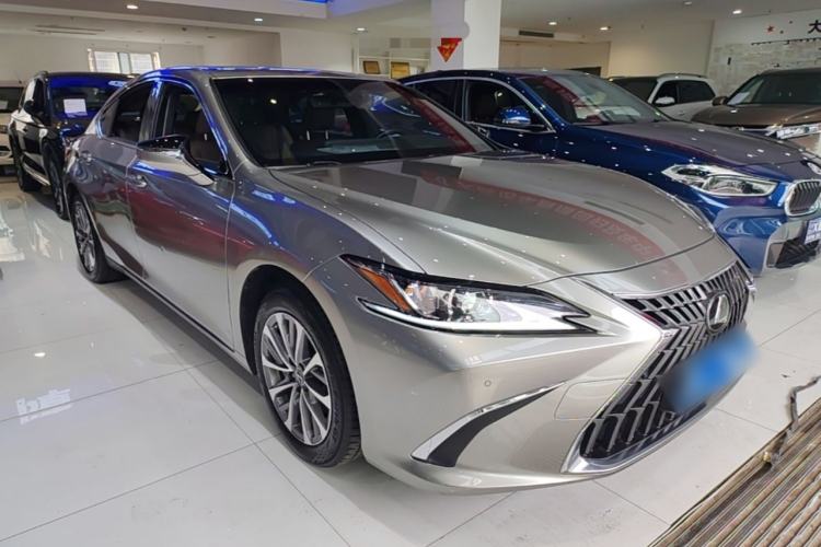Used Lexus ES 2022 200 Excellence Edition Front Right 45 Deg
