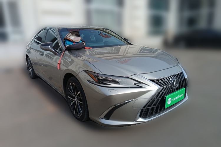 Used Lexus ES 2022 300h Deluxe Edition Front Right 45 Deg
