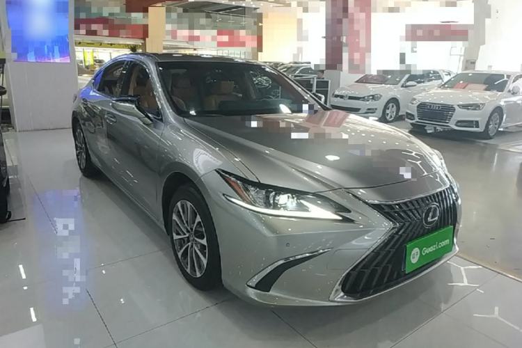 Used Lexus ES 2022 200 Excellence Edition Front Right 45 Deg