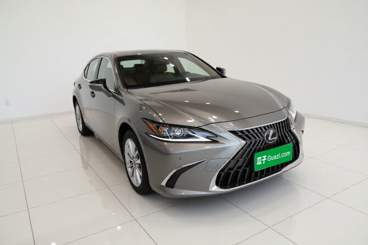 Used Lexus ES 2022 200 Excellence Edition Front Right 45 Deg