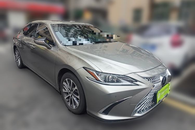 Used Lexus ES 2022 300h Excellence Edition Front Right 45 Deg