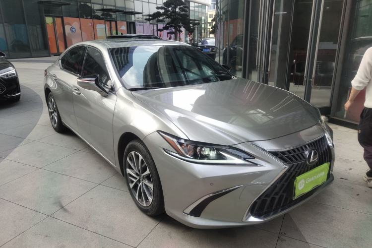 Used Lexus ES 2022 200 Excellence Edition Front Right 45 Deg