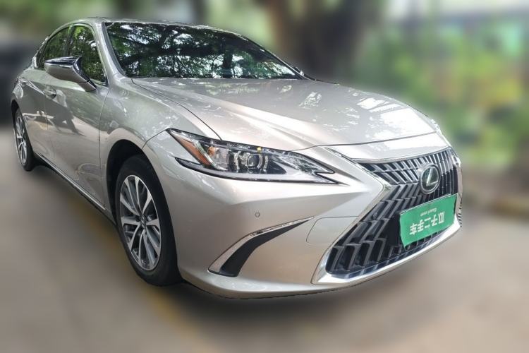 Used Lexus ES 2022 200 Excellence Edition Front Right 45 Deg