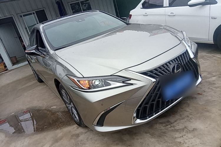 Used Lexus ES 2022 200 Excellence Edition Front Right 45 Deg