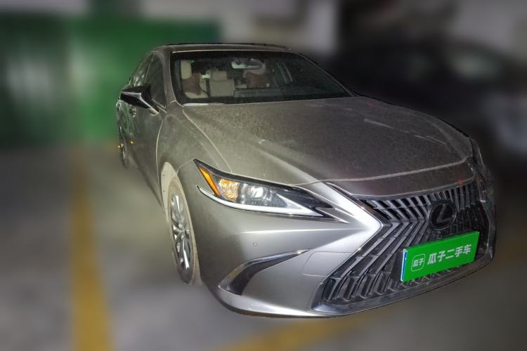 Used Lexus ES 2022 200 Excellence Edition Front Right 45 Deg