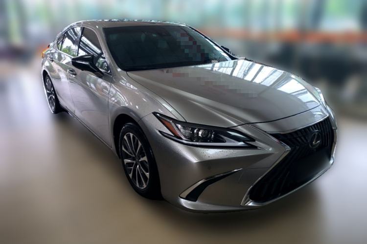 Used Lexus ES 2022 300h Excellence Edition Front Right 45 Deg