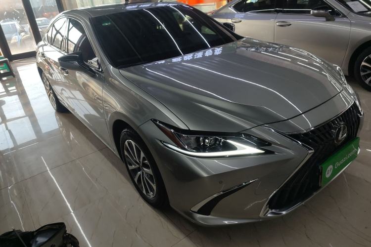 Used Lexus ES 2022 200 Excellence Edition Front Right 45 Deg