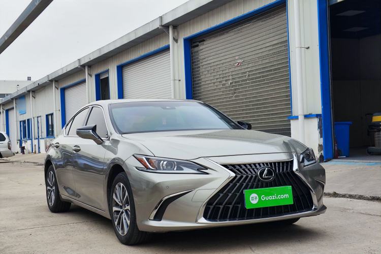 Used Lexus ES 2022 200 Excellence Edition Front Right 45 Deg