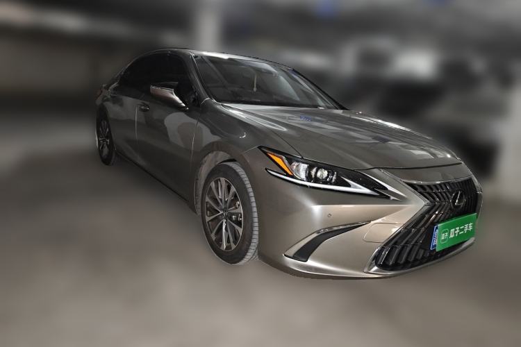 Used Lexus ES 2022 200 Luxury Edition Front Right 45 Deg