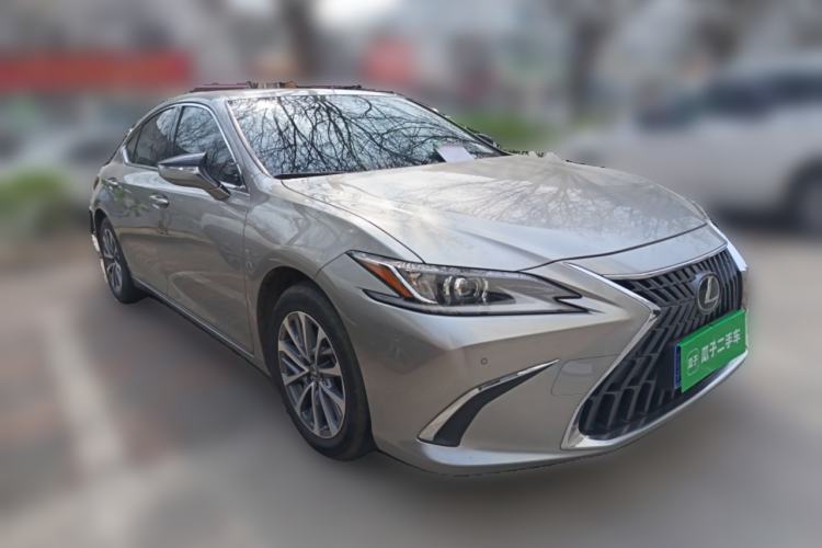 Used Lexus ES 2022 200 Excellence Edition Front Right 45 Deg