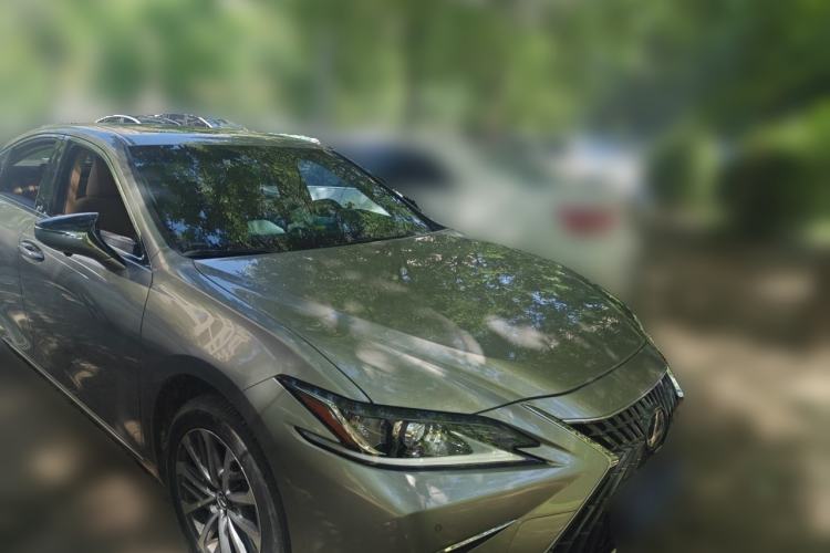 Used Lexus ES 2022 200 Luxury Edition Front Right 45 Deg