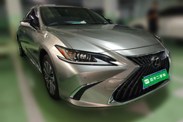 Used Lexus ES 2022 200 Excellence Edition Front Right 45 Deg