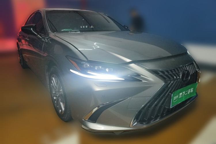 Used Lexus ES 2022 200 Luxury Edition Front Right 45 Deg