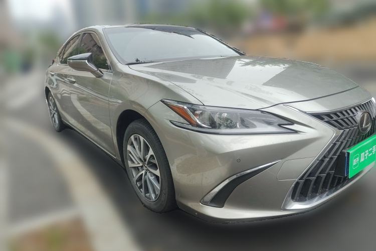 Used Lexus ES 2022 260 Excellence Edition Front Right 45 Deg