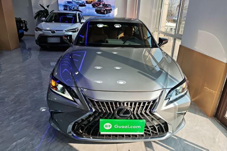 Used Lexus ES 2022 300h Excellence Edition Front