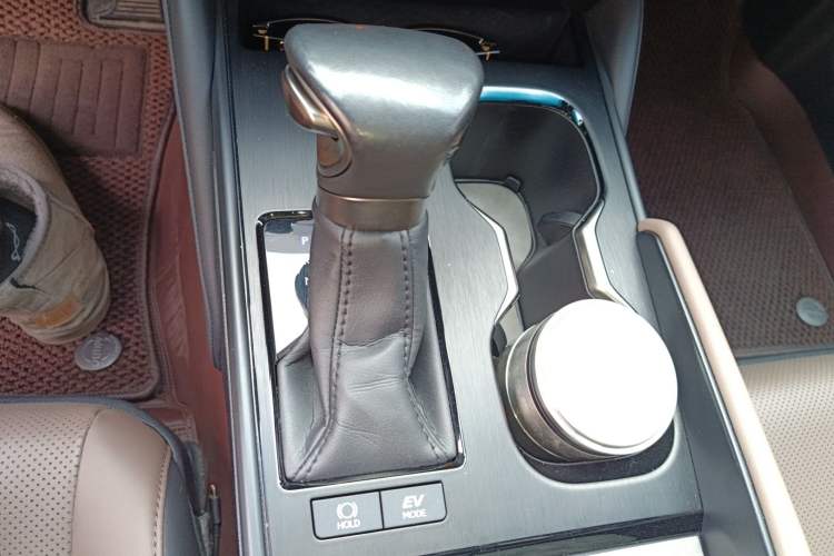Used Lexus ES 2022 300h Deluxe Edition Gear Lever