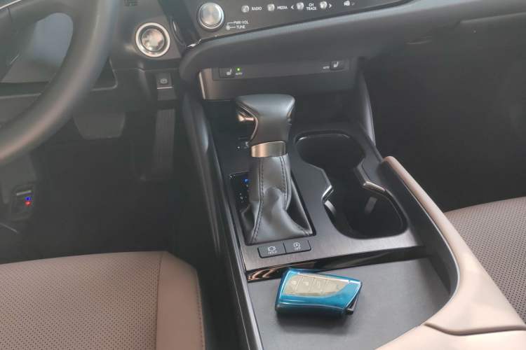 Used Lexus ES 2022 260 Excellence Edition Gear Lever