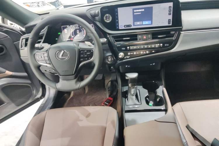 Used Lexus ES 2022 300h Excellence Edition Gear Lever