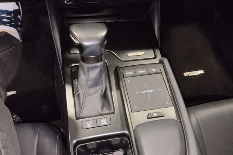 Used Lexus ES 2022 300h Excellence Edition Gear Lever
