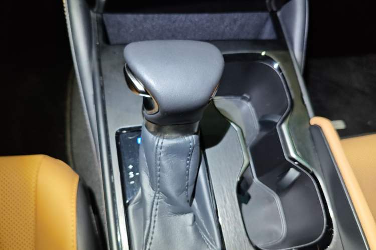 Used Lexus ES 2022 300h Deluxe Edition Gear Lever