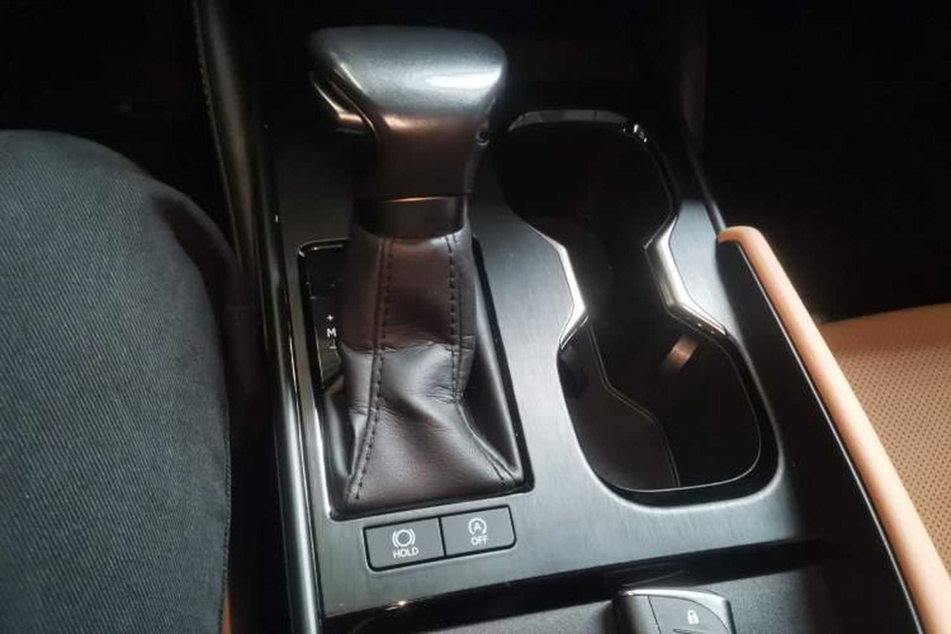 Used Lexus ES 2022 200 Excellence Edition Gear Lever