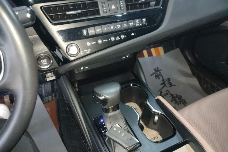 Used Lexus ES 2022 200 Excellence Edition Gear Lever