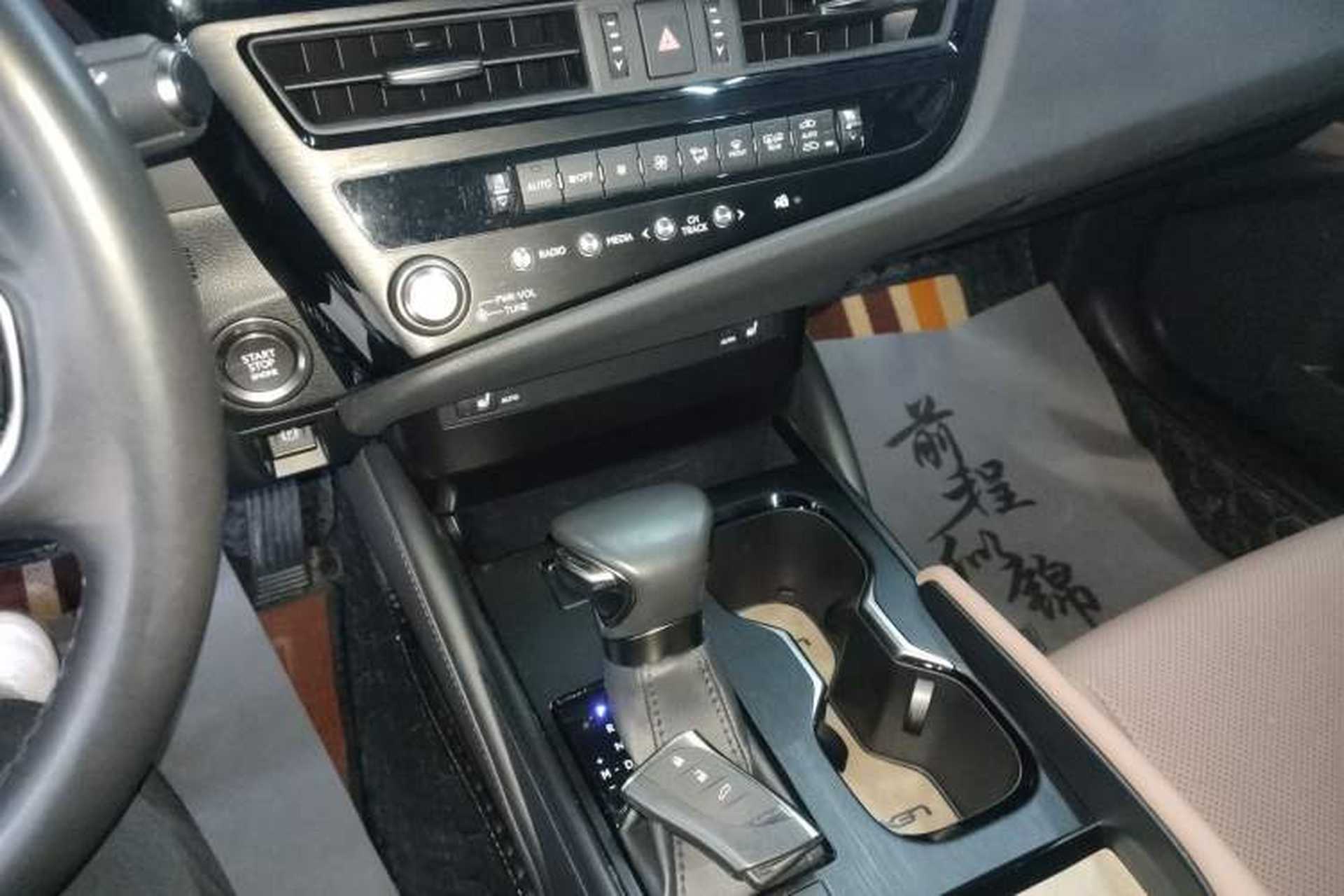 Used Lexus ES 2022 200 Excellence Edition Gear Lever