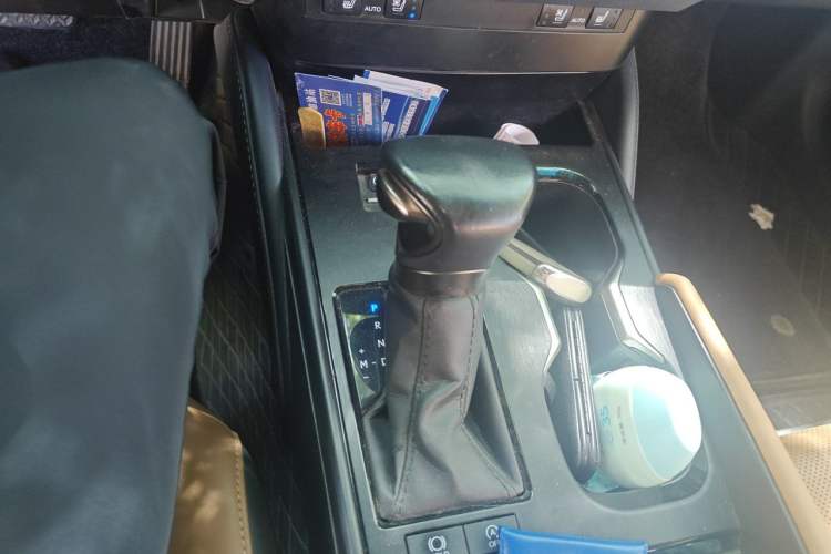 Used Lexus ES 2022 200 Luxury Edition Gear Lever