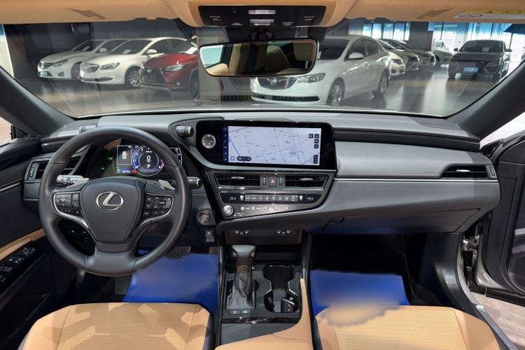 Used Lexus ES 2022 300h Deluxe Edition Interior 1