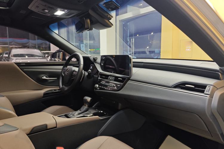 Used Lexus ES 2022 300h Excellence Edition Interior 1