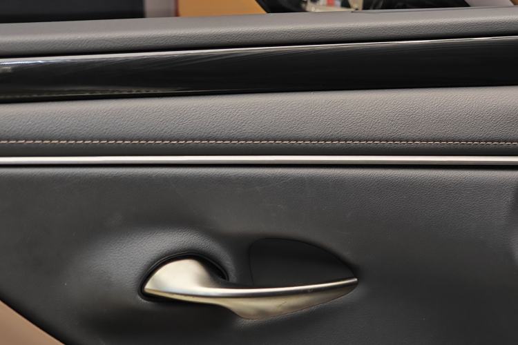 Used Lexus ES 2022 300h Excellence Edition Interior 10