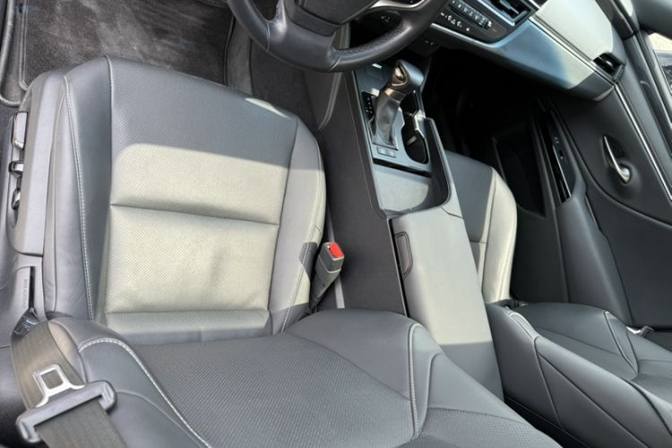 Used Lexus ES 2022 200 Excellence Edition Interior 11