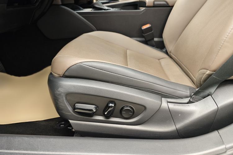 Used Lexus ES 2022 300h Excellence Edition Interior 12