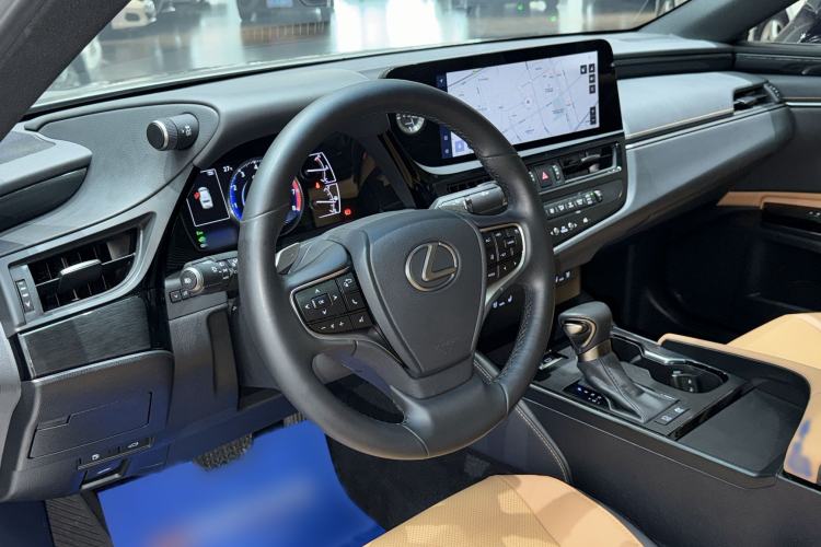 Used Lexus ES 2022 300h Deluxe Edition Interior 2