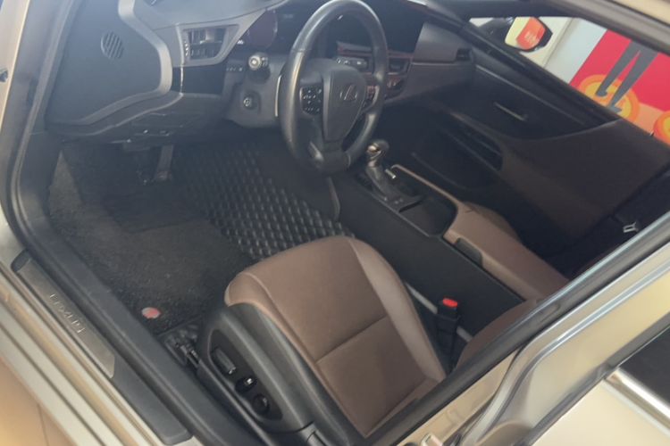Used Lexus ES 2022 200 Excellence Edition Interior 2