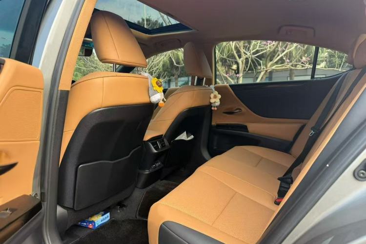 Used Lexus ES 2022 200 Excellence Edition Interior 3