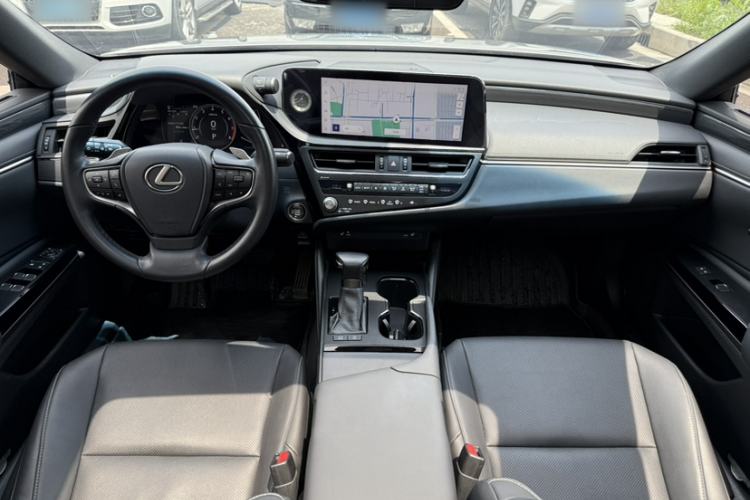 Used Lexus ES 2022 200 Excellence Edition Interior 4