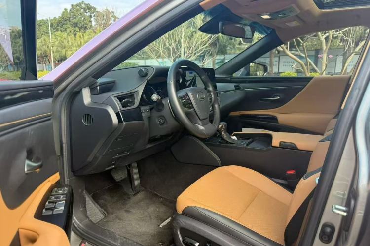 Used Lexus ES 2022 200 Excellence Edition Interior 4